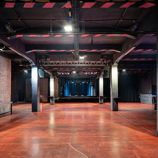 MeetFactory seating chart for almost monday in Praha 5