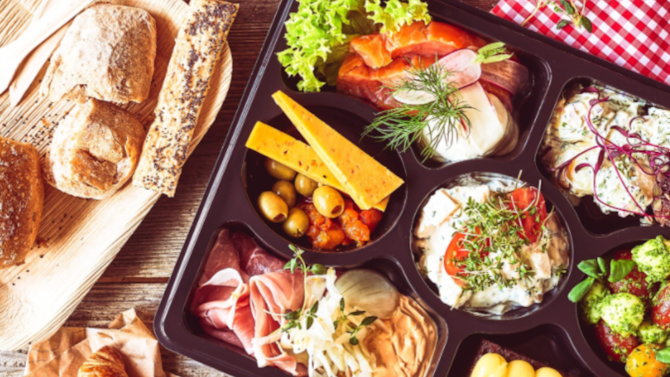 Zaalplattegrond: Tapasbox for 2 people with 1 bottle of wine - the 22nd of aug. 2026